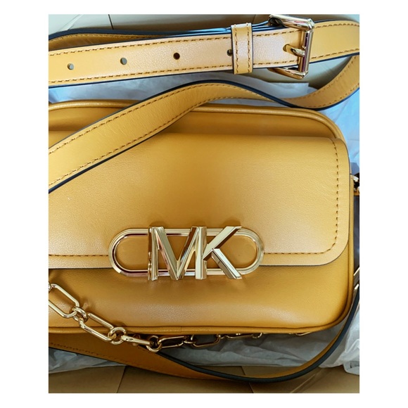 SOLD Michael Kors Bag Parker Leather Crossbody Bag From their Latest collection - Picture 12 of 13